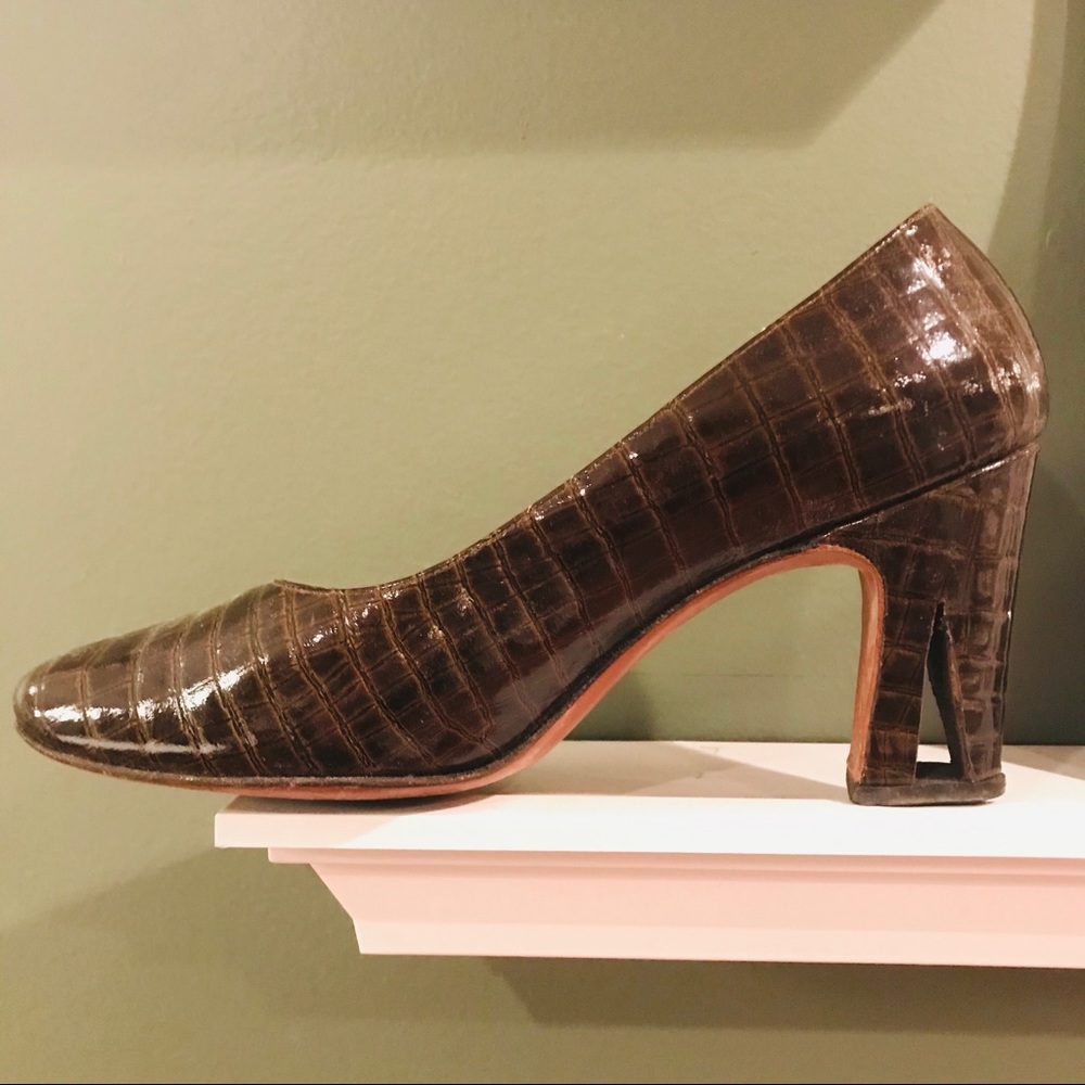 Vintage alligator embossed pumps with unique heels